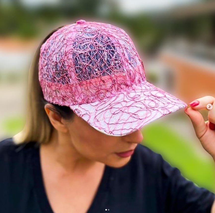 Boné Donna Queen Renda Rabo de Cavalo Rosa