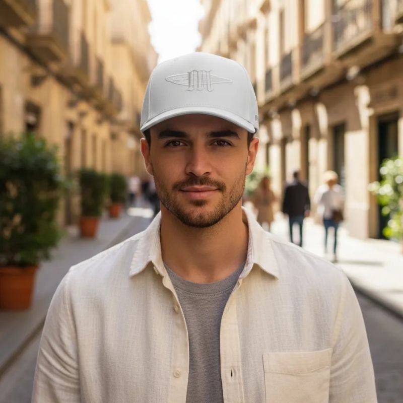 Boné Snapback OFL Glitter Branco Iniciais M