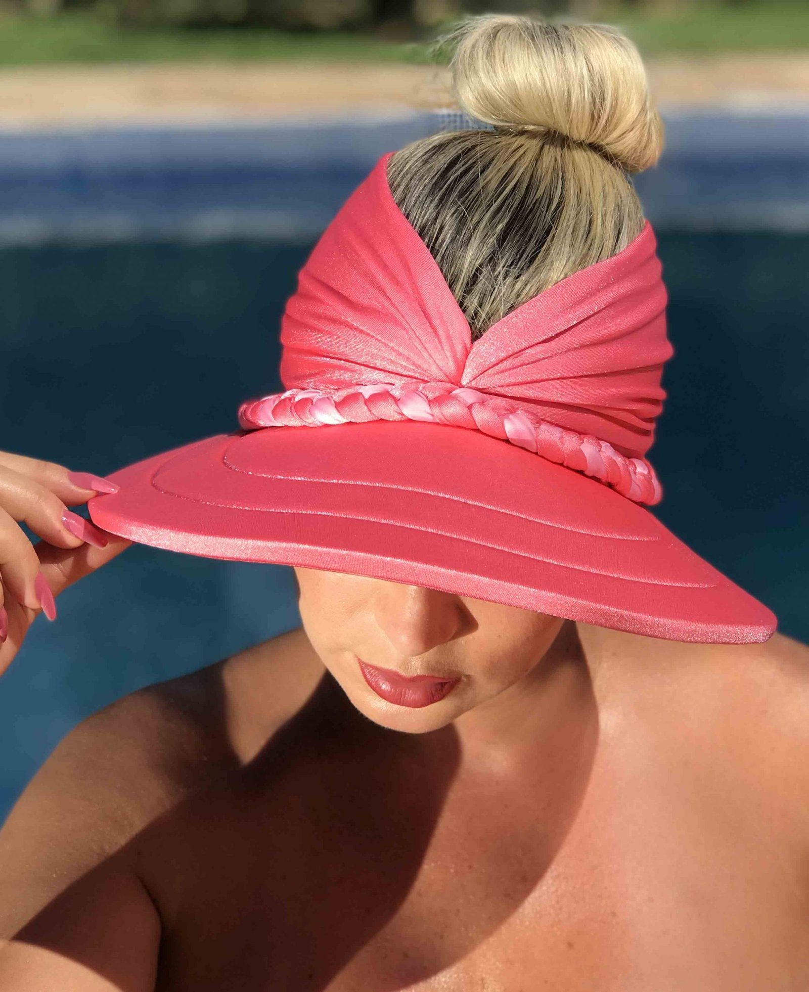 Viseira Nefertiti - Rosa Coral com trança Rosa Bebê